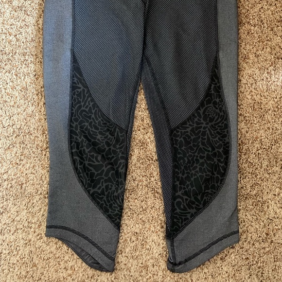 Lululemon wonder under crops - Picture 3 of 4